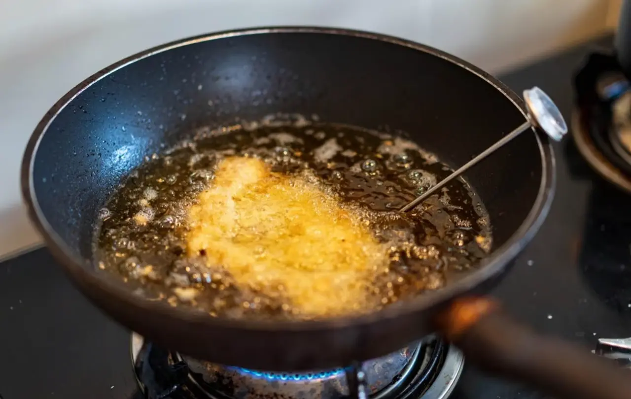 Come friggere senza far puzza in casa? Il trucco che pochi conoscono